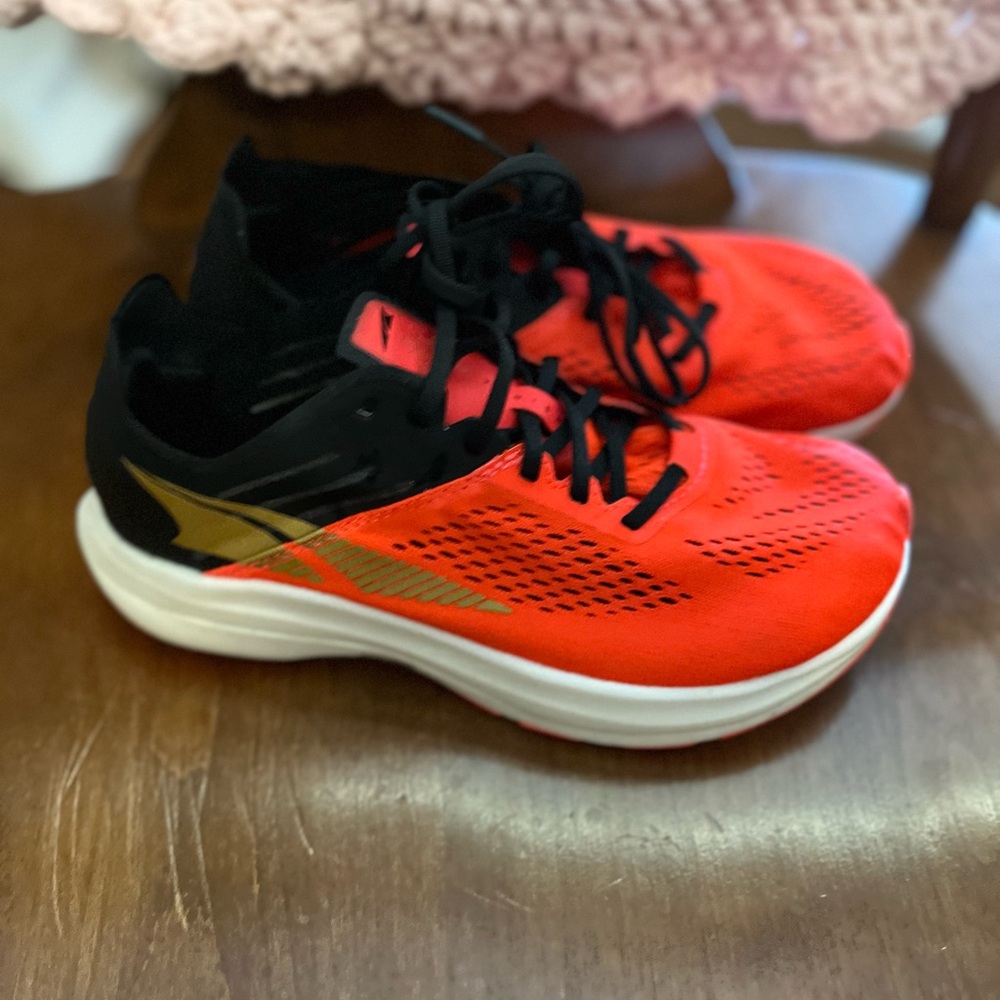 Altra Women’s Vanish Carbon. Size 8. Used for one run.